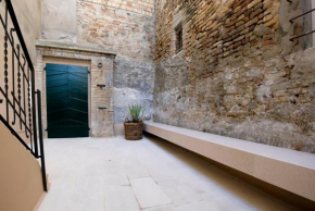 Cortile nel borgo, Marina Palmense